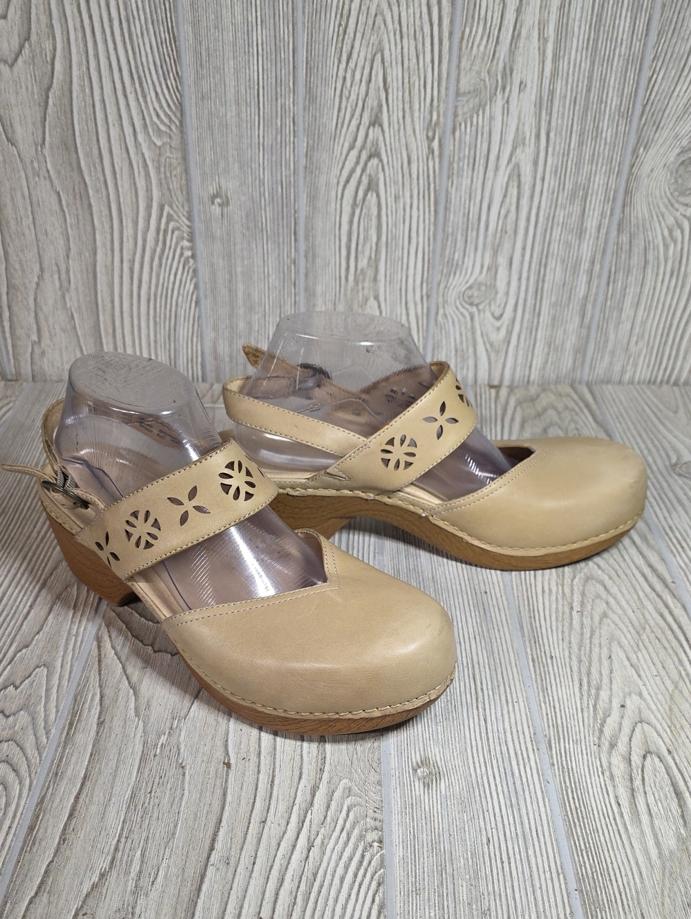 Dansko Trista Clogs Sand Leather Floral Cutout Womens Size 41 US Size 10.5-11